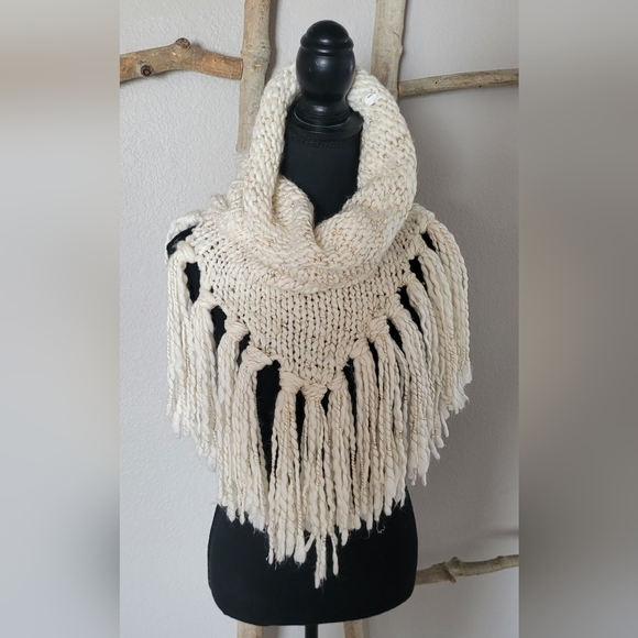 Infinity Fringe Scarf - Picture 3 of 8